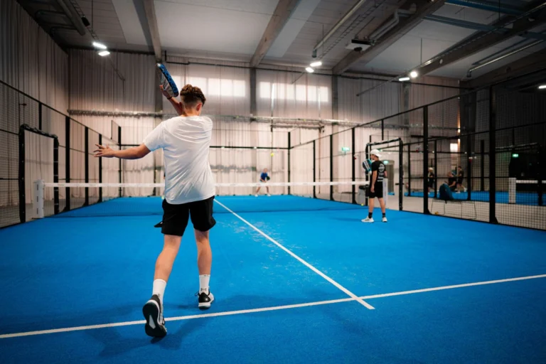 Rules of serve in the Padel