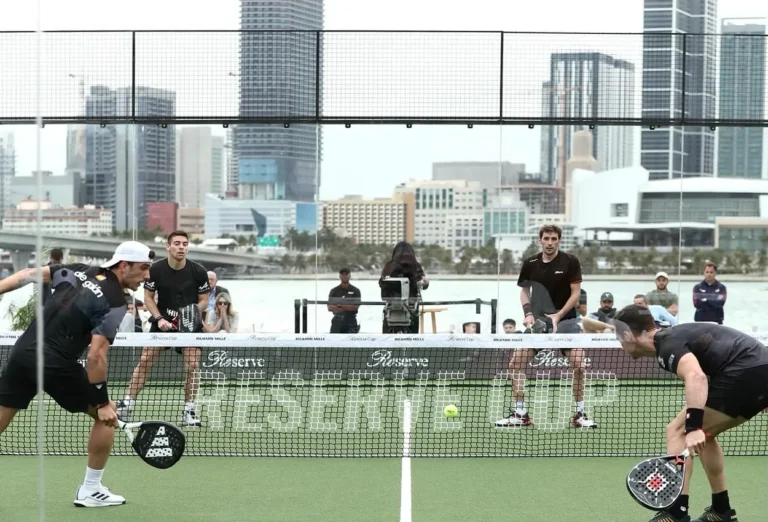 Returning and serving in padel: the rules you need to know when you begin!